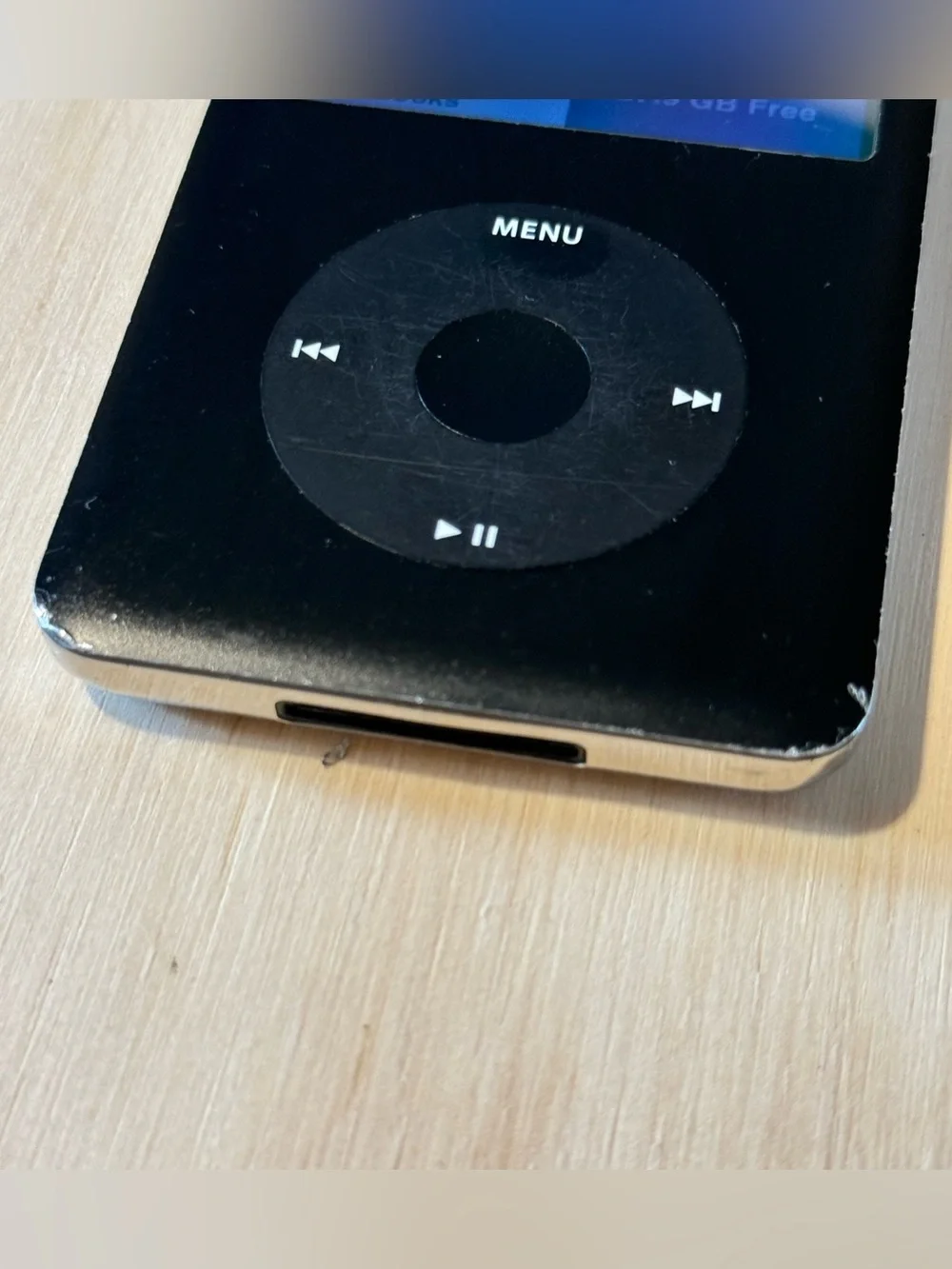iPod Model:A1238 6ThGen 80GB Turns On Bad Hard Drive Parts/Repair Only Read Blw